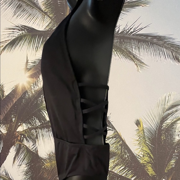 Windsor Black L one piece swimming suit - Picture 3 of 7